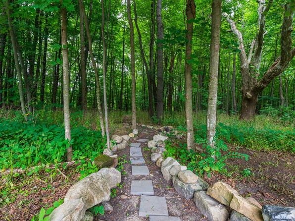 75 Roberts Road, Manchester, VT 05255