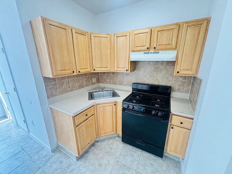155 W 29th St #14E