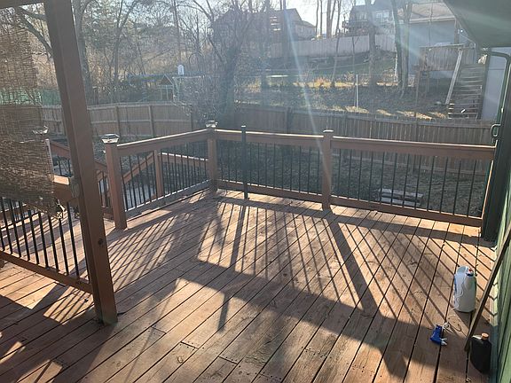 3rd image of 701 Oak St