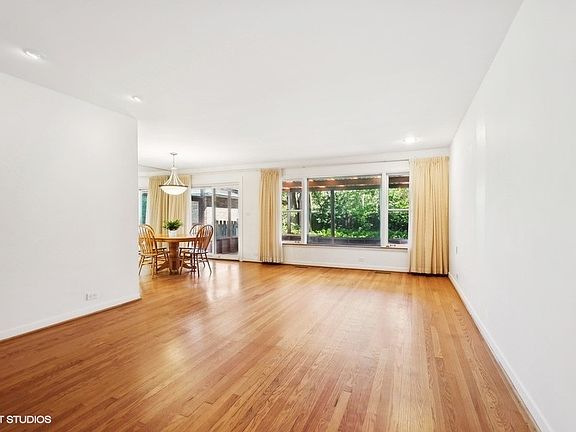 4th image of 2736 Lincoln Ln