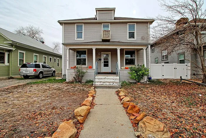 915 Grand Ave — Photo 1