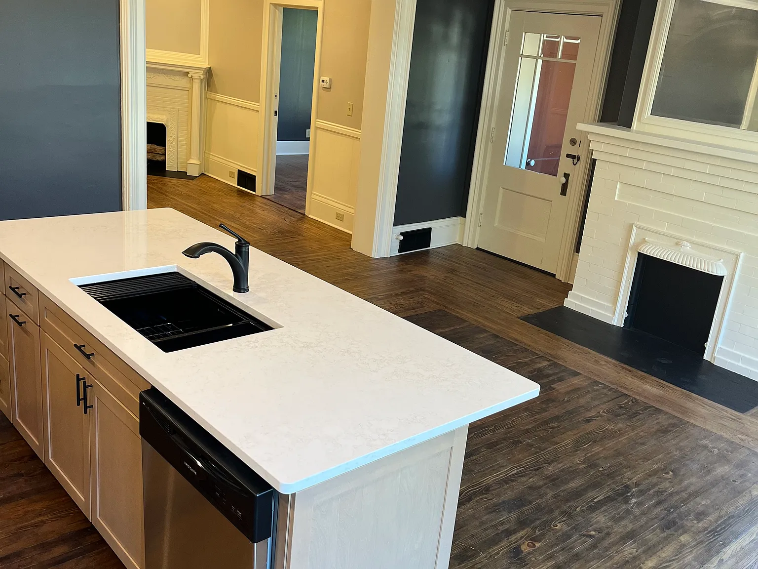 2 bed, 1000 sqft, $2,050 — Photo 3