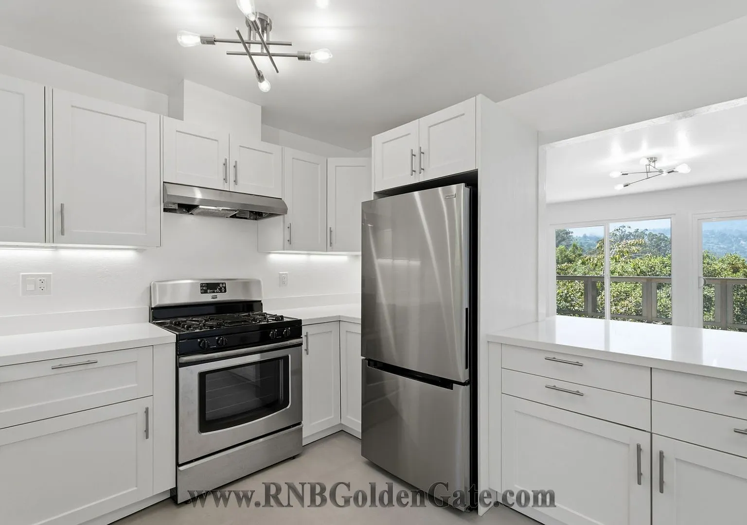 Newly Remodeled 3 Bedroom Home With Gorgeous Views For Rent! — Photo 4