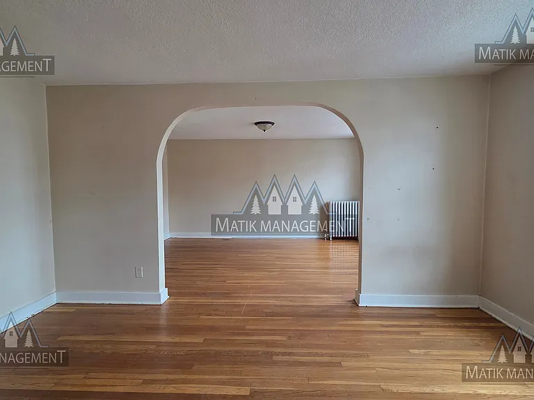 143 Main St W #1/2 — Photo 10