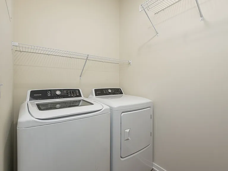 The Uptown Apartments — Photo 12