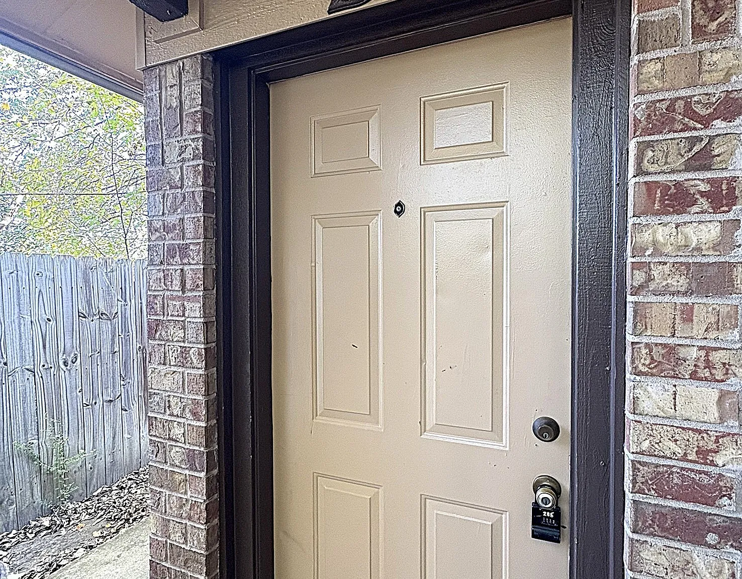 3901 Hereford Ln — Photo 3