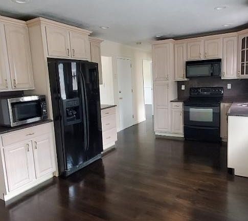 5th image of 979 Mirabelle Ave