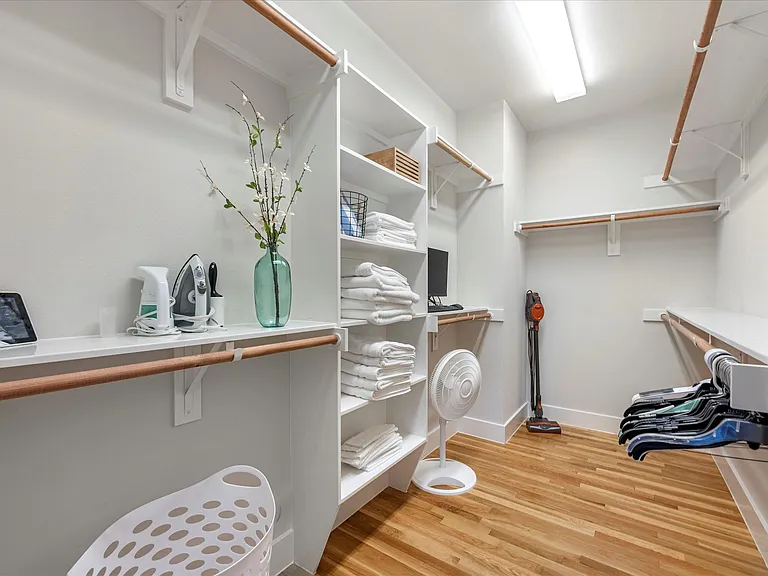 2210 Wipprecht St — Photo 21