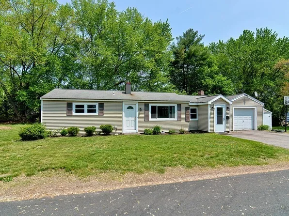 16 Rondeau Rd, Bellingham, MA 02019