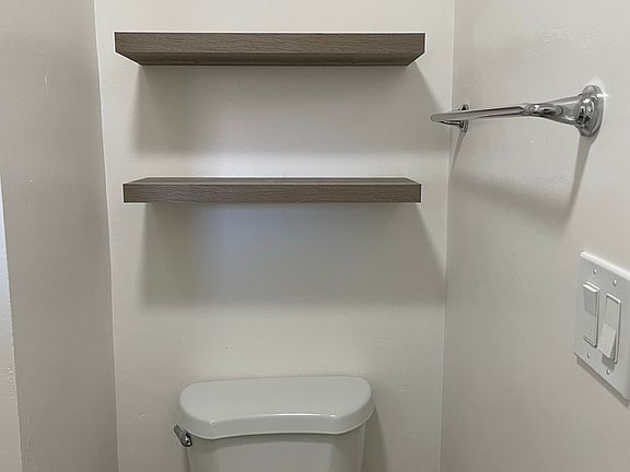 5th image of 810 1st Ave NW APT 1