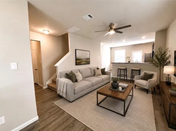 984 Rice Dr, Bryan, TX 77803