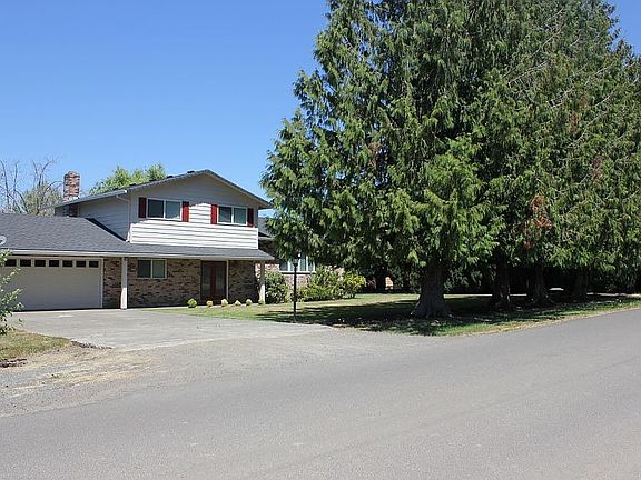 front of house tree-lined