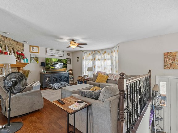 5th image of 139 Lou Fox Dr
