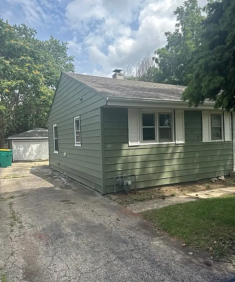 208 Emery St — Photo 2