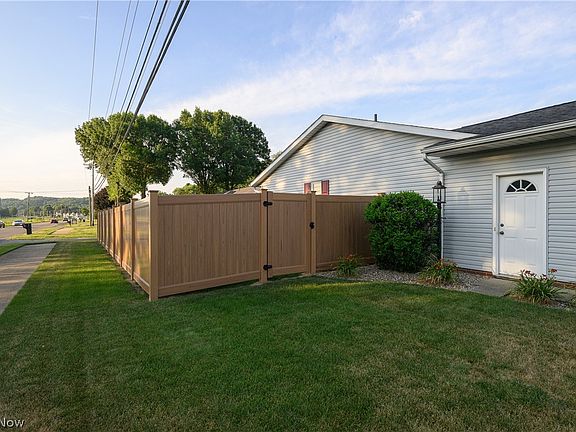 3rd image of 224 Jessica Dr