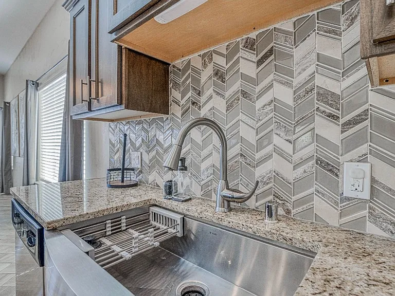 2816 Sammy Cervantes St — Photo 15