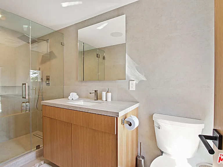 9451 Sunset Blvd — Photo 38