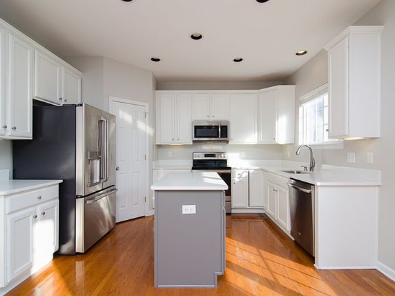 5th image of 921 Dundonnell Pl