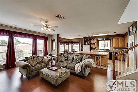 2nd image of 3105 Charles Ct