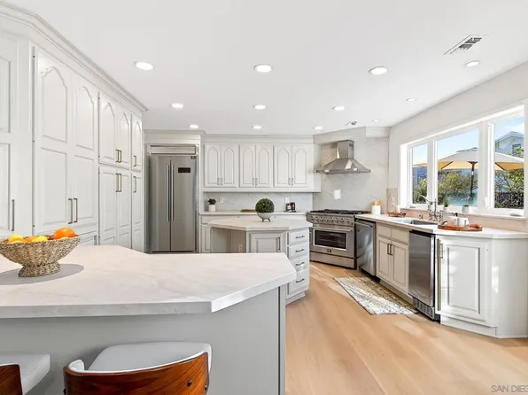 1820 Bienvenida Cir, Carlsbad, CA 92008