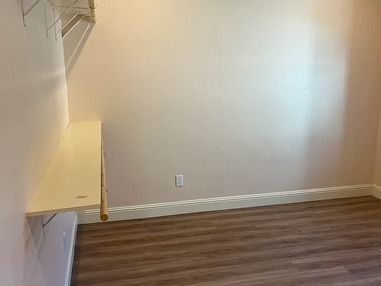 696 Vine St — Photo 2