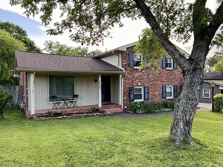 3 bed, 1636 sqft, $2,500 — Photo 1