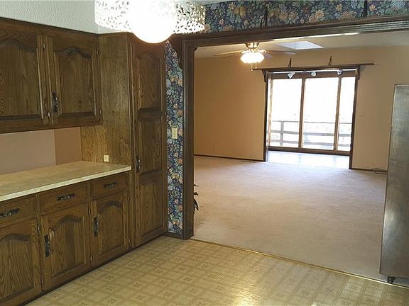 5th image of 40 Brentwood Dr