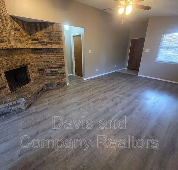 4422 Fairgate Dr — Photo 5