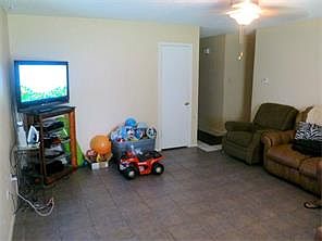 3rd image of 7110 Shadywood Dr