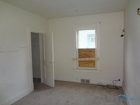 5th image of 2461 Lawton Ave