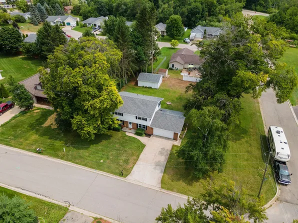 202 Newland St, Cadillac, MI 49601