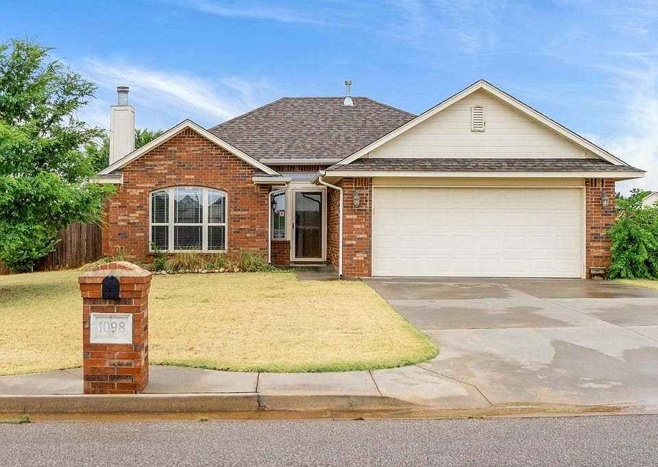 1st image of 1098 Misty Ln