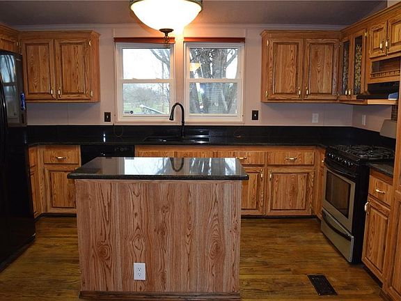 2nd image of 107 Cedar Creek Cir