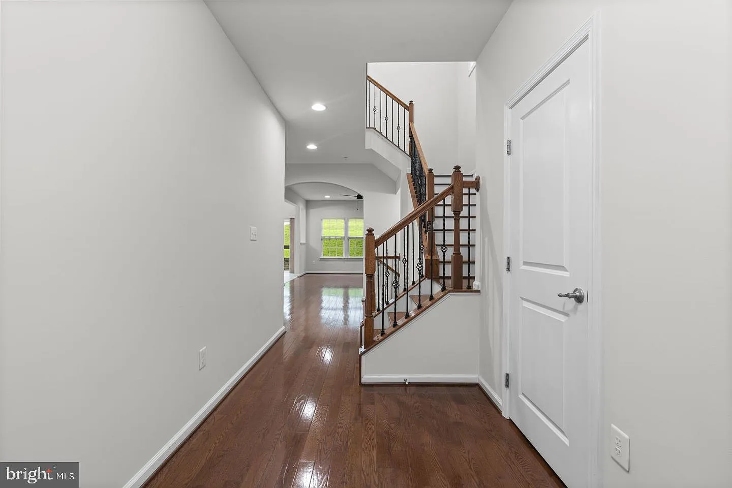 4 bed, 3.5 bath, 2700 sqft, $3,600 — Photo 3