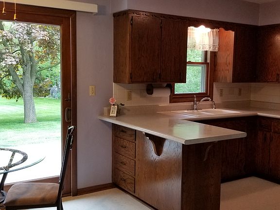 patio door to backyard