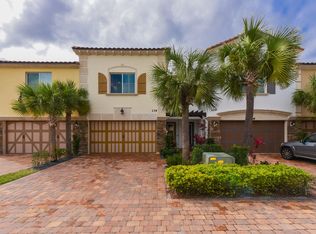 139 Crape Myrtle Ln, Wellington, FL 33414