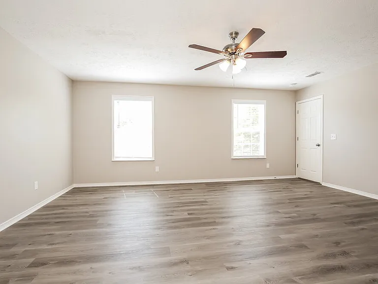 5625 Dory Dr — Photo 10