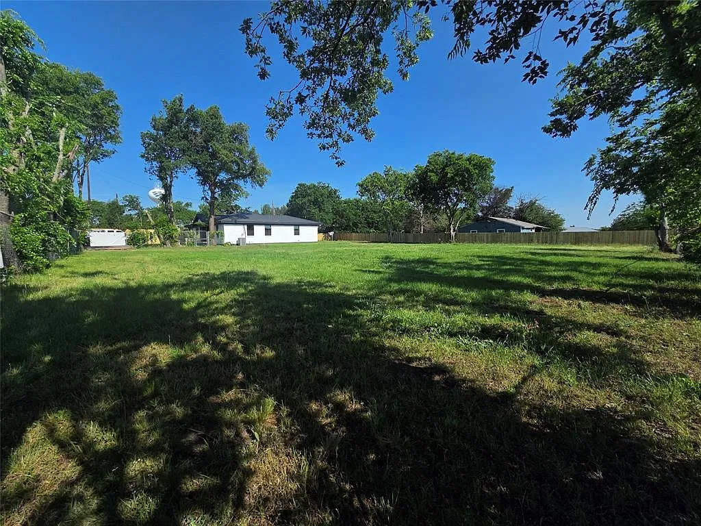 4 bed, 2.0 bath, 1778 sqft, $1,500 — Photo 2