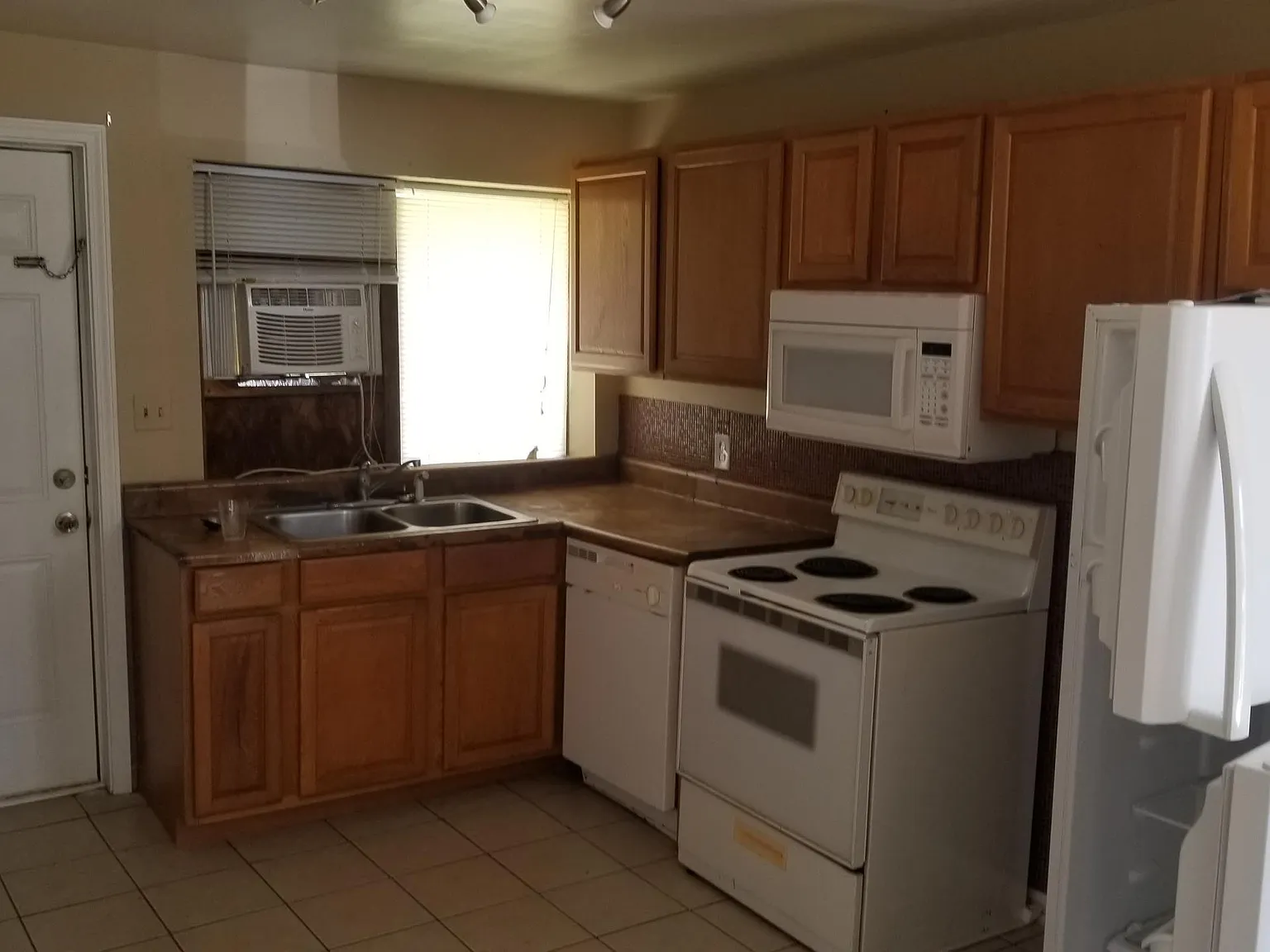 1 bed, 1.0 bath, 614 sqft, $850 — Photo 1