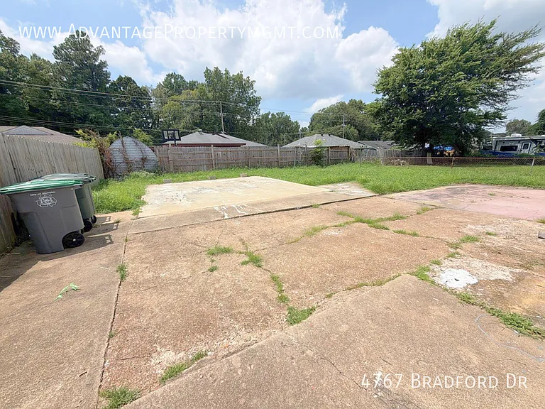 4767 Bradford Dr — Photo 25