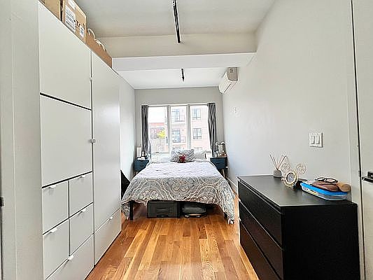 5th image of 374 Kosciuszko St #301