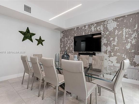 5th image of 18460 NE 30th Ave #Townhouse 18460