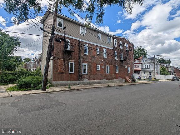 3rd image of 560 Edgewood Ave