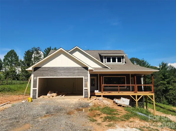 10 Setter Ln, Weaverville, NC 28787