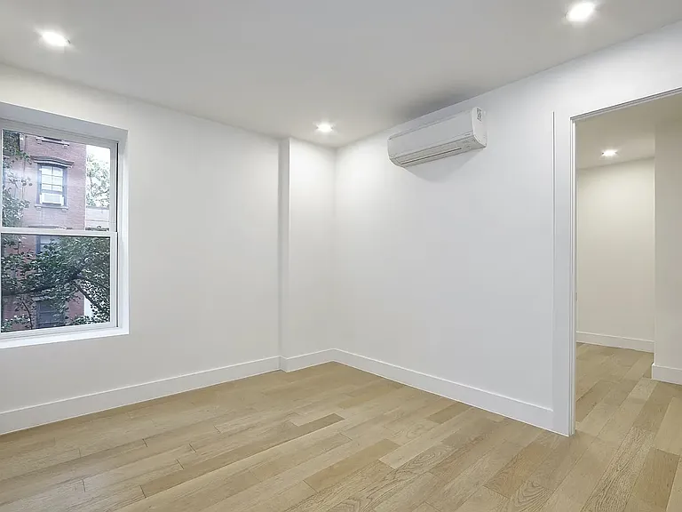 236 W 10th St #14 — Photo 2