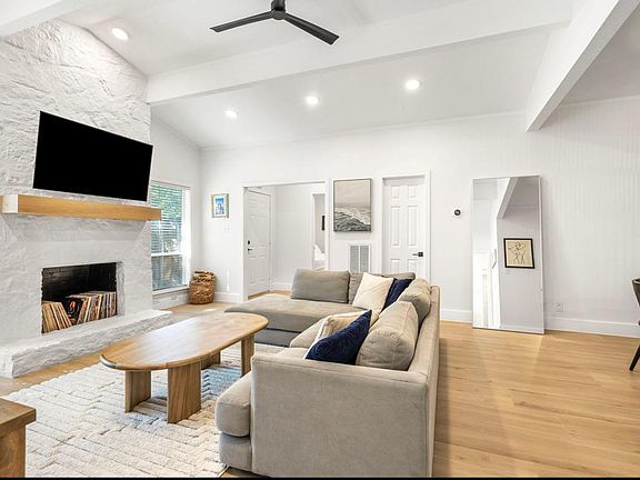 4th image of 433 Towne Park Trl