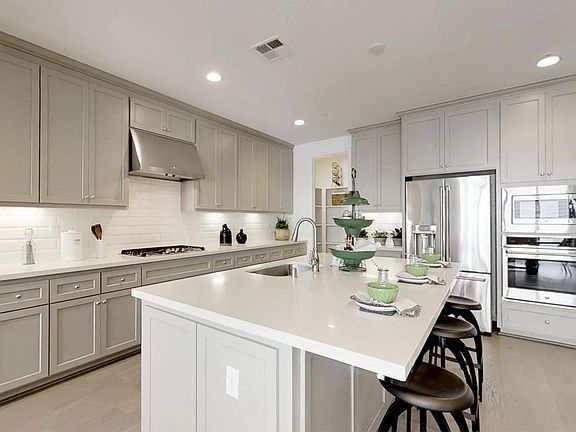 Kitchen with pantry room -2