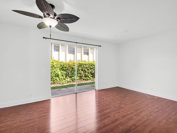 5th image of 2581 Riverside Dr