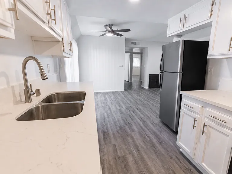 4444 Ensign Avenue — Photo 28