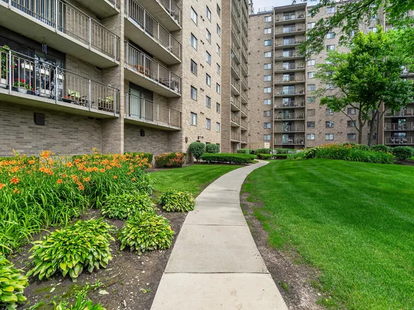 6340 Americana Dr APT 1101, Willowbrook, IL 60527